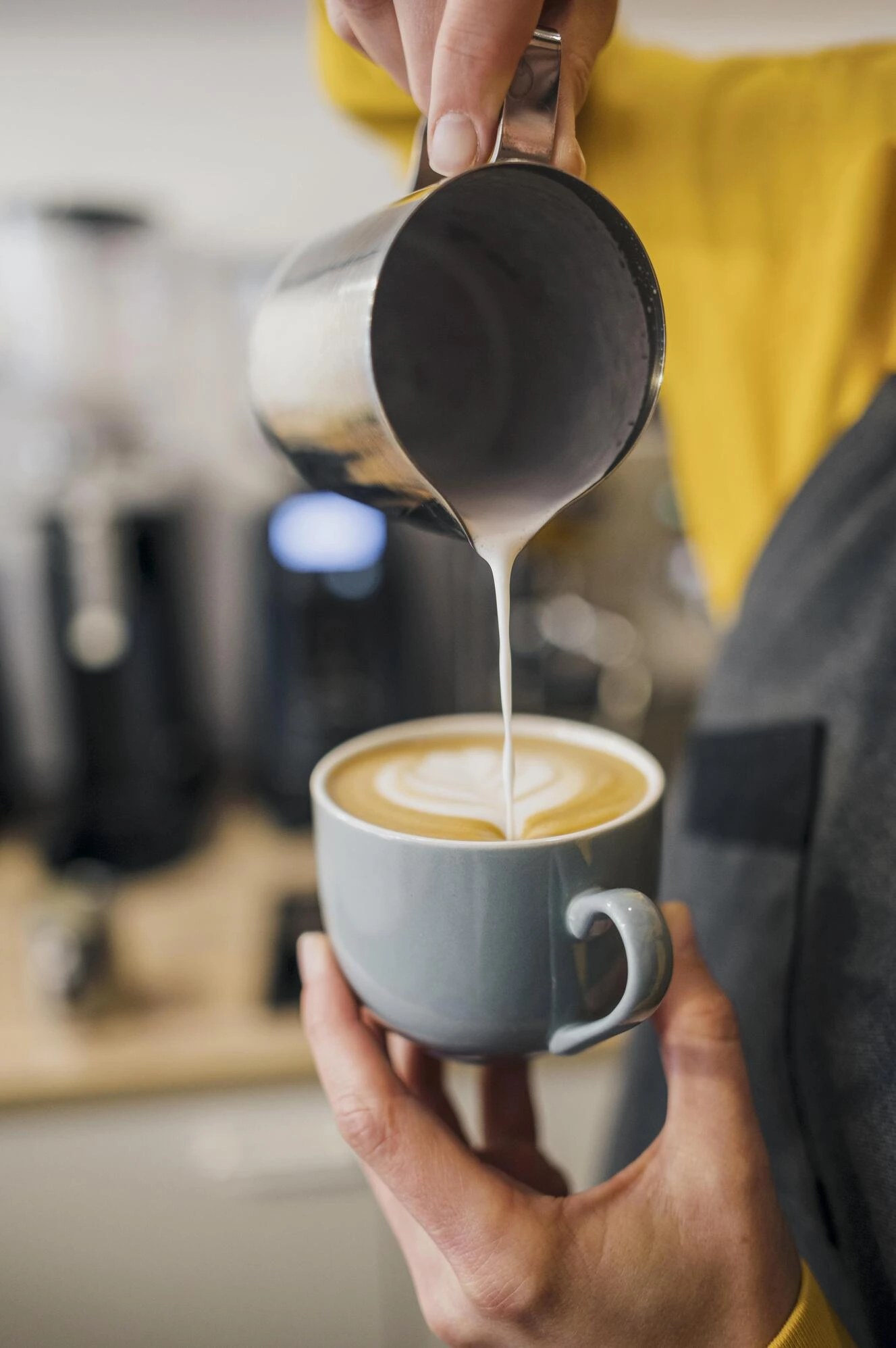 Detailed latte art in a ceramic cup